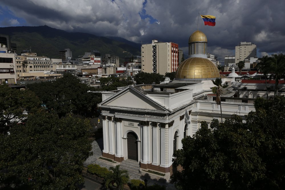 256 diputados oficialistas tomaron el control del Palacio Legislativo