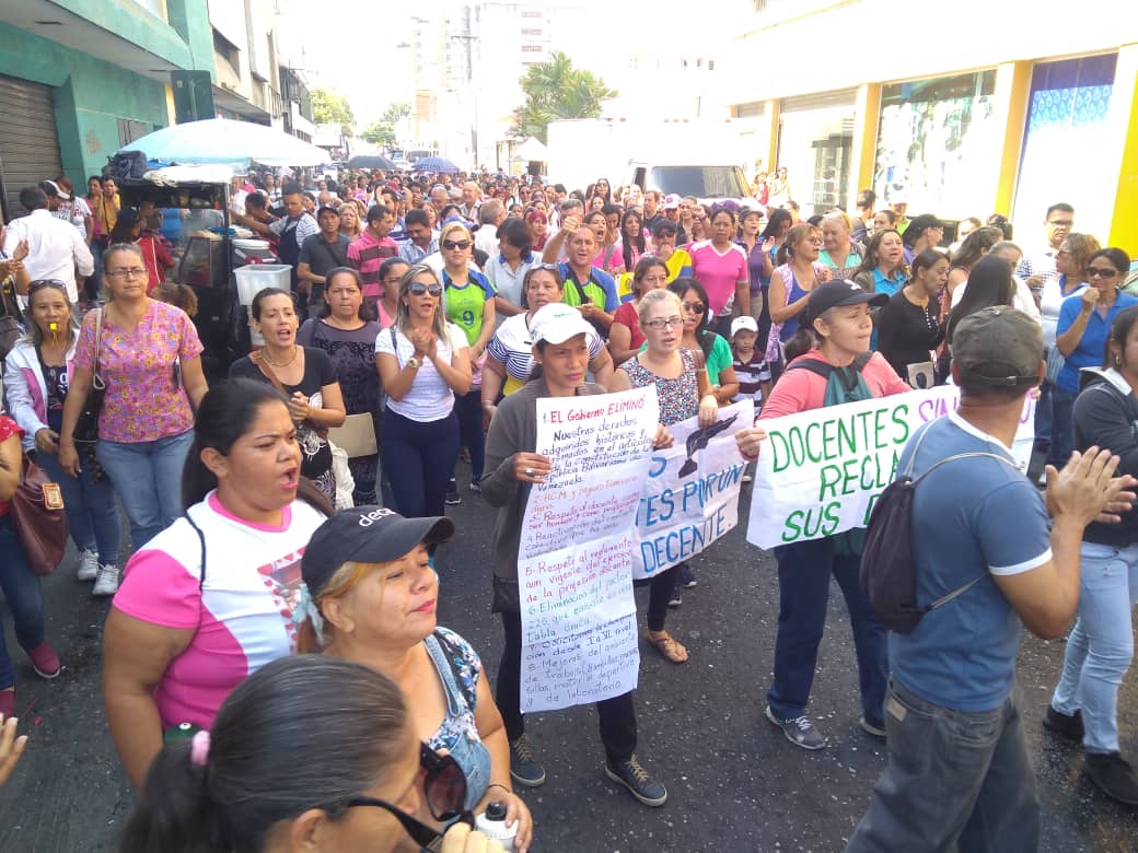 Docentes anuncian cronograma de protestas para exigir mejoras salariales