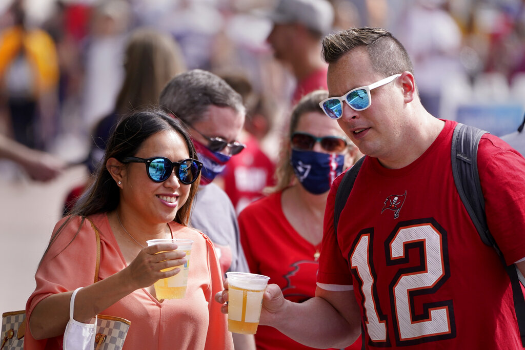 Autoridades suplican no hacer reuniones para ver Super Bowl FOTO AP