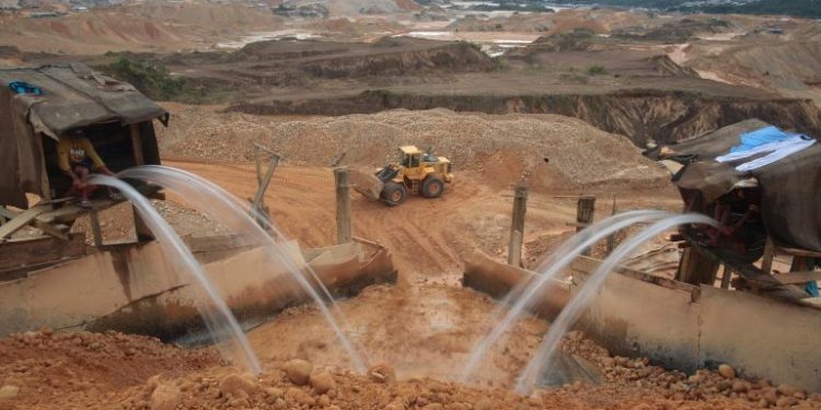 Brasil busca medidas para luchar contra la minería ilegal en tierra yanomami