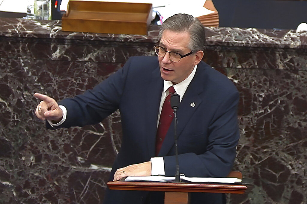 En esta imagen tomada de un video, Bruce Castor, uno de los abogados del expresidente Donald Trump, habla durante su segundo juicio político en el Senado, en el Capitolio, Washington, el 12 de febrero de 2021. (Televisión del Senado vía AP)