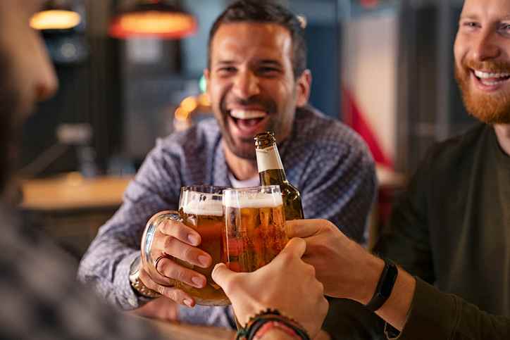 Cuatro razones para no tomar cerveza con mucha frecuencia