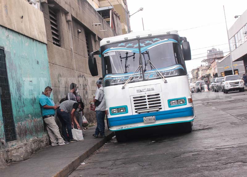 Transportistas denuncian que hace una semana no les surten gasolina subsidiada