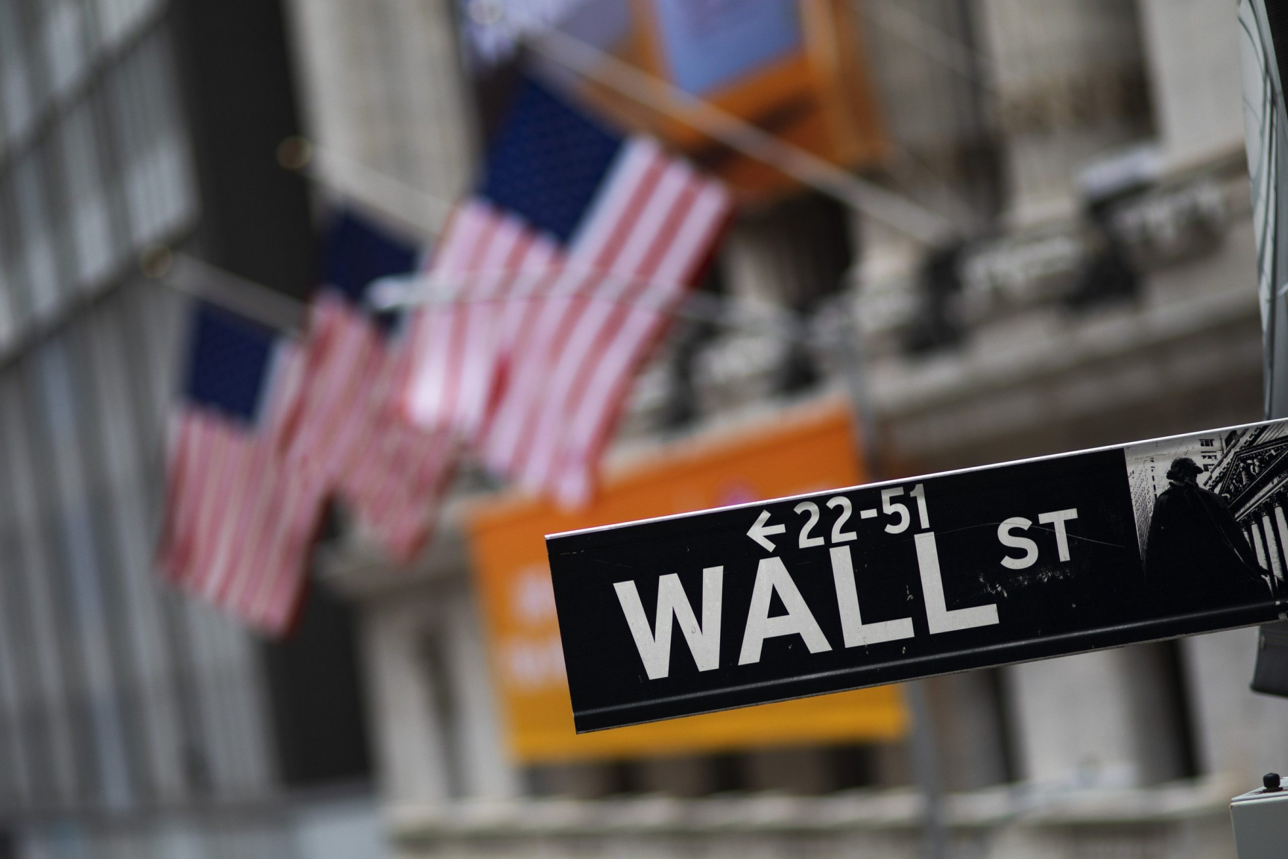 Wall Street en alza al mediodía