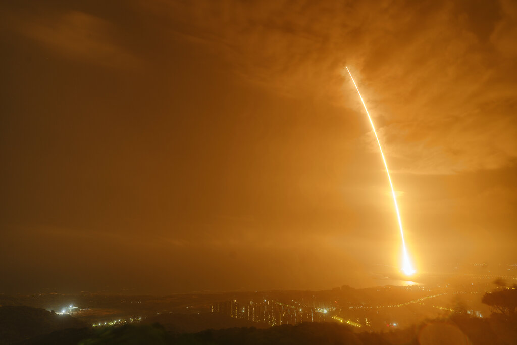 China lanzó cohete de carga para su estación espacial