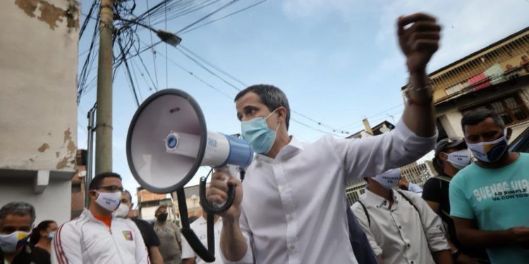 Guaidó recorrió Baruta para dar información sobre el Acuerdo de Salvación Nacional