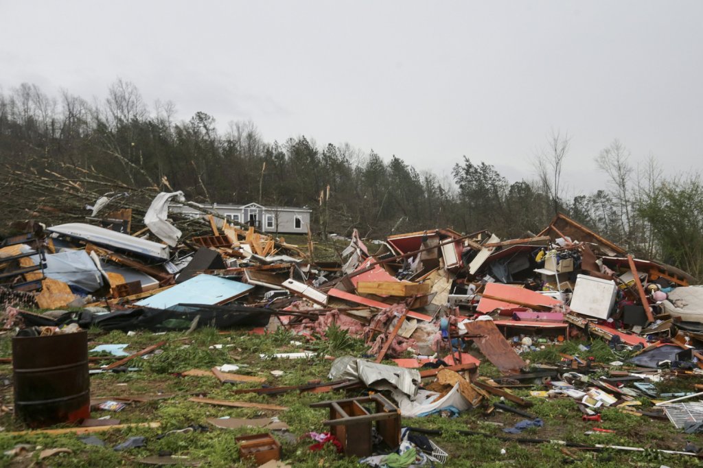 Tornado con ráfagas de 225 km/h azota suburbio de Chicago