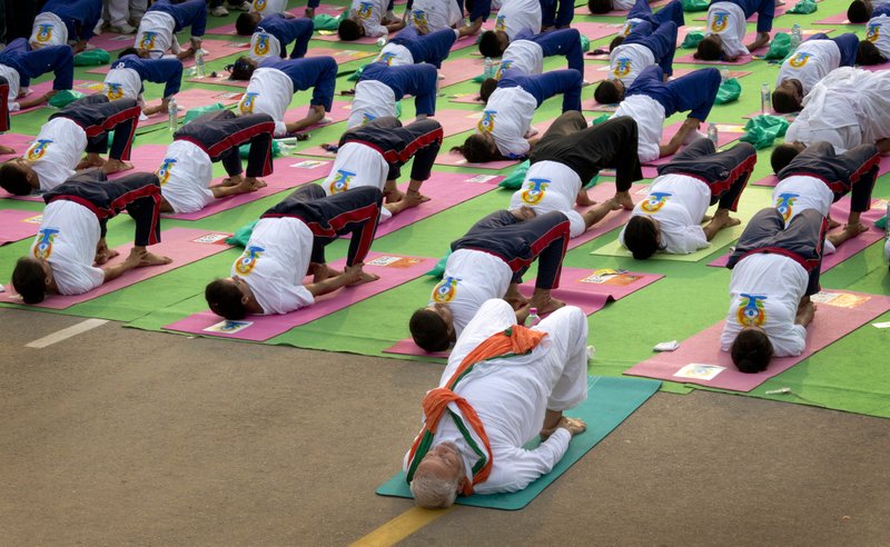 Yoga como tratamiento para la covid-19: la propuesta del primer ministro en India