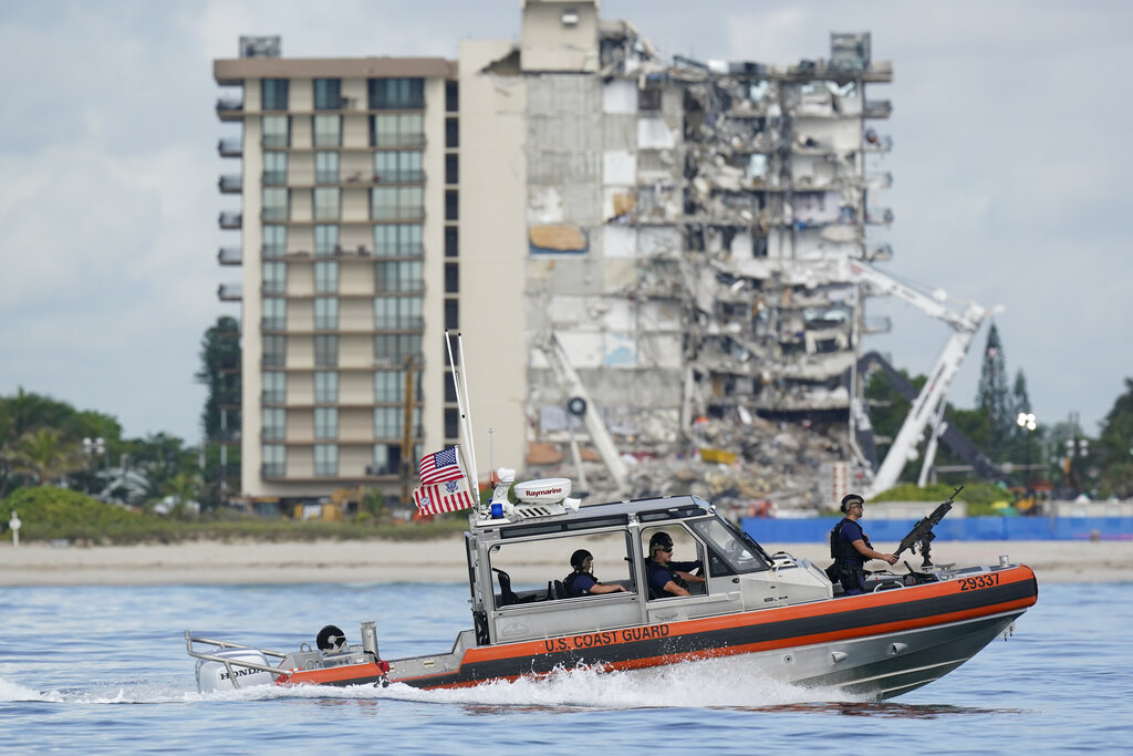 Restos de edificio caído en Miami podrían ser derribados