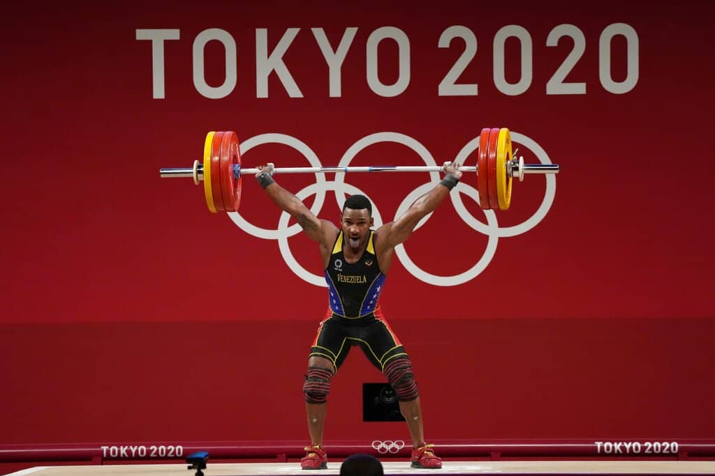 Tokio | Venezolano Julio Mayora, gana medalla de plata en halterofilia