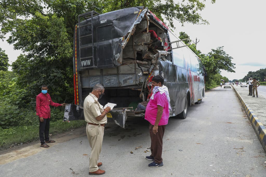 India: 18 muertos y 24 heridos en carretera de Barabanki