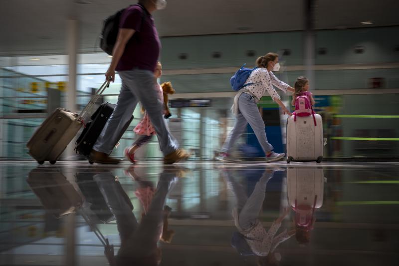 España impone cuarentena de 10 días para viajeros de Argentina, Colombia y Bolivia