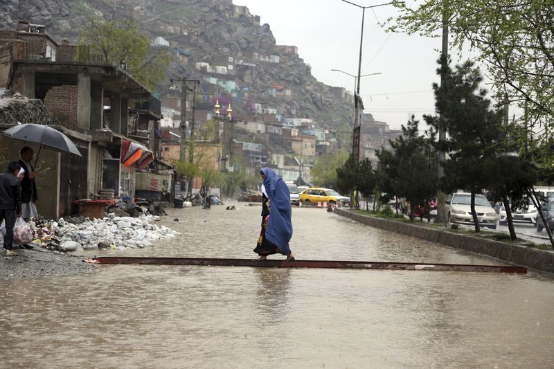 Inundaciones en Afganistán dejan al menos 200 muertos