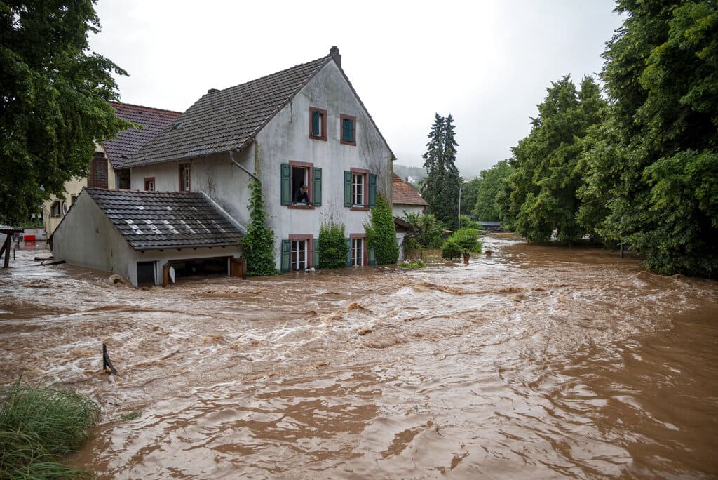 Muertes por inundaciones al oeste de Alemania ascendió a 161