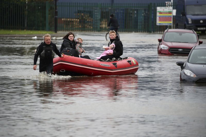 Inglaterra: fuertes lluvias inundaron la calles del sur de Londres