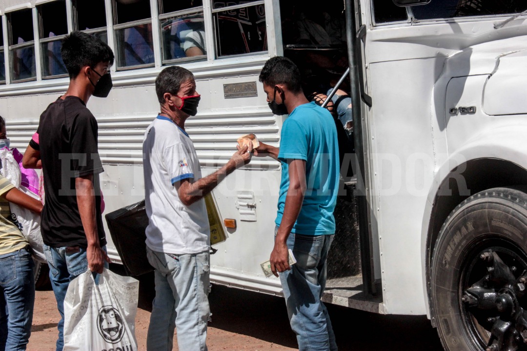 Transportistas empezaron a cobrar pasaje a Bs. 2 mientras el sindicato aguarda reunión con AMTT