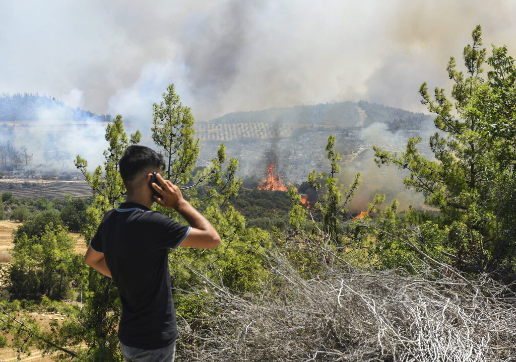 Incendios en Turquía continúan y se acercan a nuevos distritos