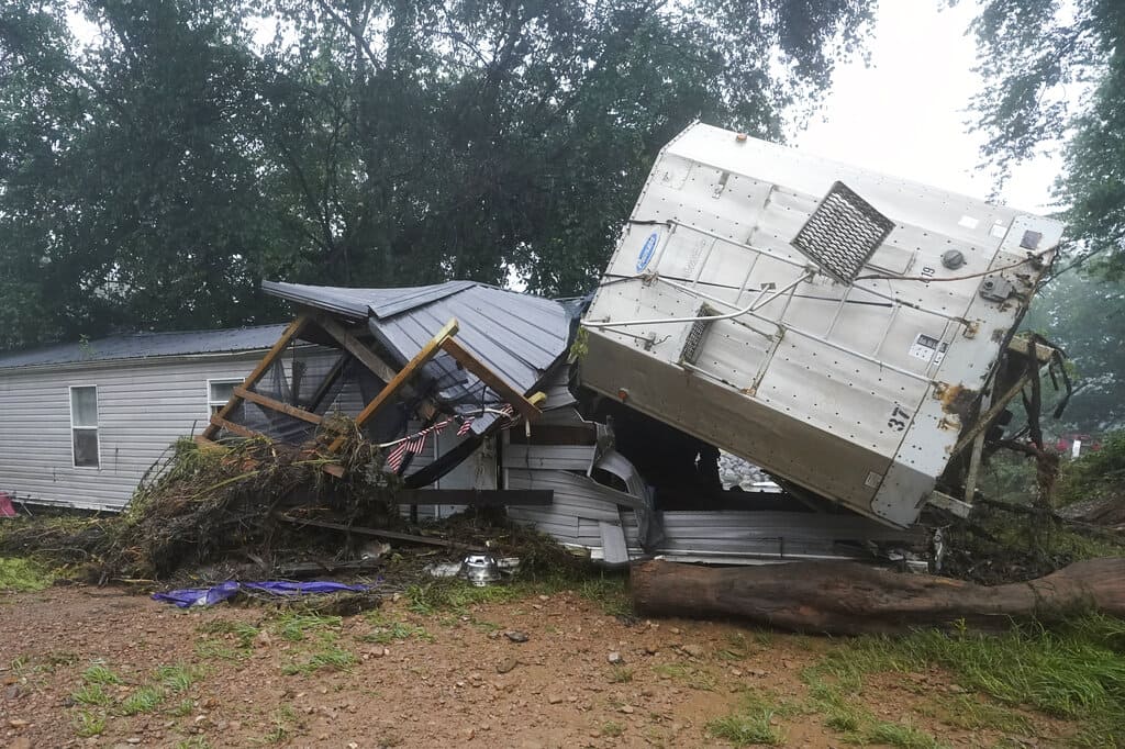 Declaran "desastre mayor" en Tennessee tras inundaciones que dejaron al menos 21 muertos