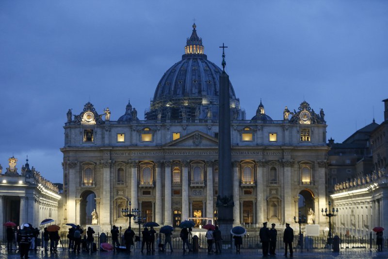 El Vaticano condena la cirugía de confirmación de género y la gestación subrogada