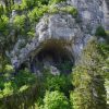 Hombre que vive en una cueva desde hace 20 años pide al mundo vacunarse contra la covid-19