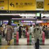 10 pasajeros heridos por ataque con cuchillo en tren subterráneo en Tokio