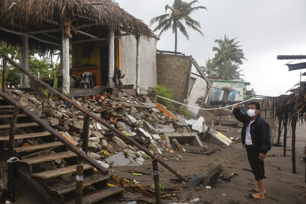 Grace baja a tormenta tropical y deja ocho fallecidos en México