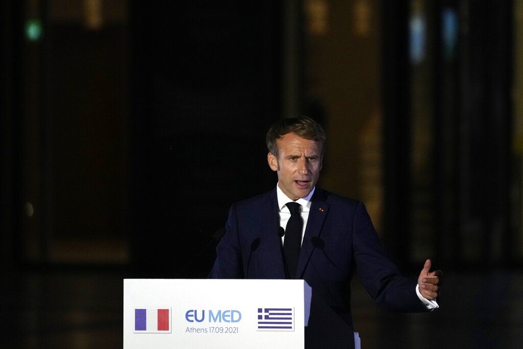 Lanzan un huevo a Macron durante feria de alimentación