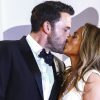 Affleck y López hacen oficial su romance en Venecia