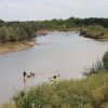 Encuentran a bebé de tes meses y a su hermana de dos años abandonados en el Río Grande