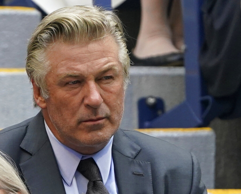 Alec Baldwin disparó un arma de utilería y mató por accidente a una persona