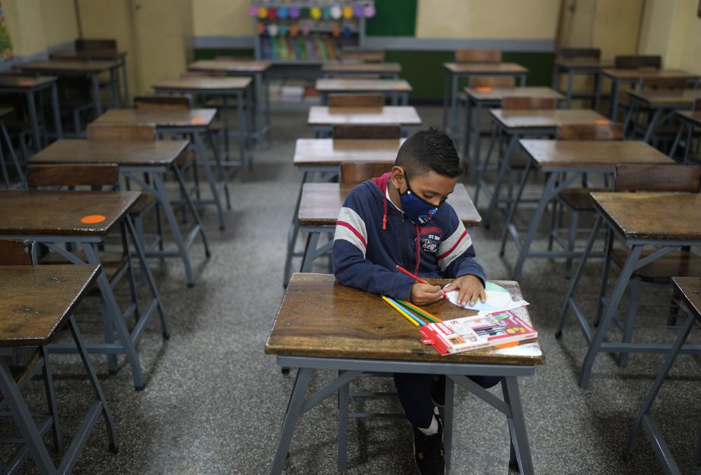 Sindicato de maestros: ningún niño puede ser vacunado sin autorización de sus padres