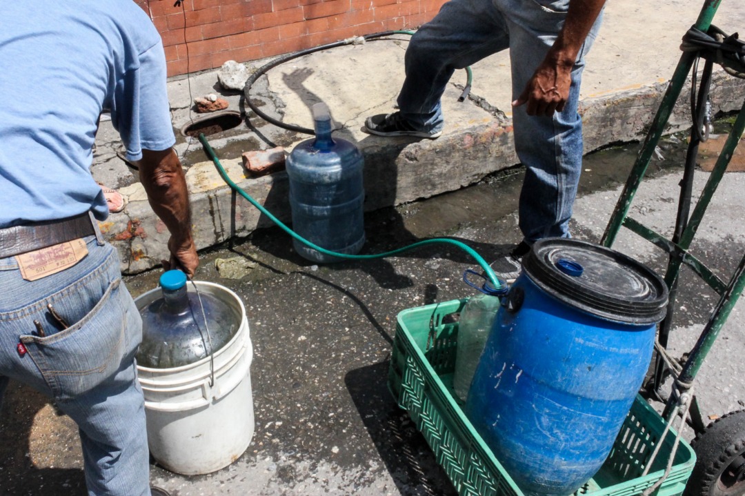 Casi el 50 % de venezolanos en 12 ciudades almacenan agua por fallas en el servicio: OVSP