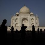 India recibirá a turistas extranjeros ante caída de contagios