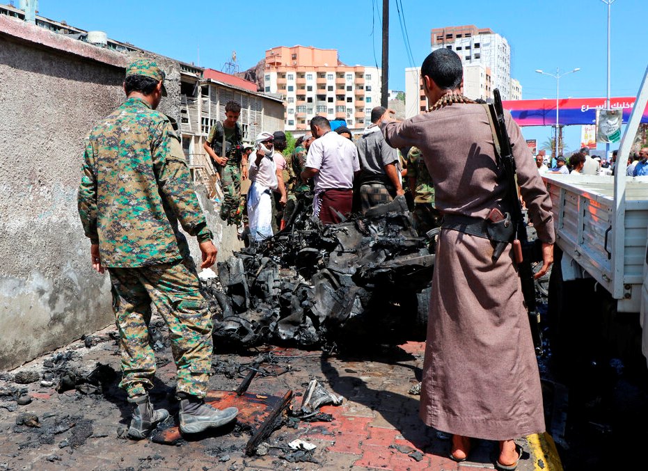 Seis muertos por bomba contra funcionarios en Yemen