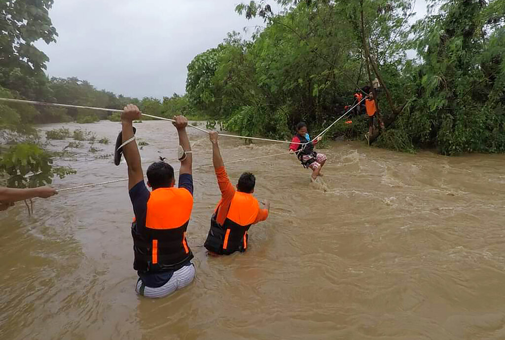 Asciende a 19 el número de muertos por tormenta tropical en Filipinas