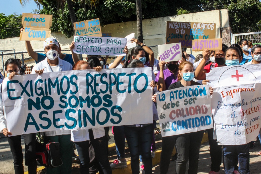 En Barquisimeto, médicos y enfermeras marchan y exigen respeto y seguridad en los hospitales