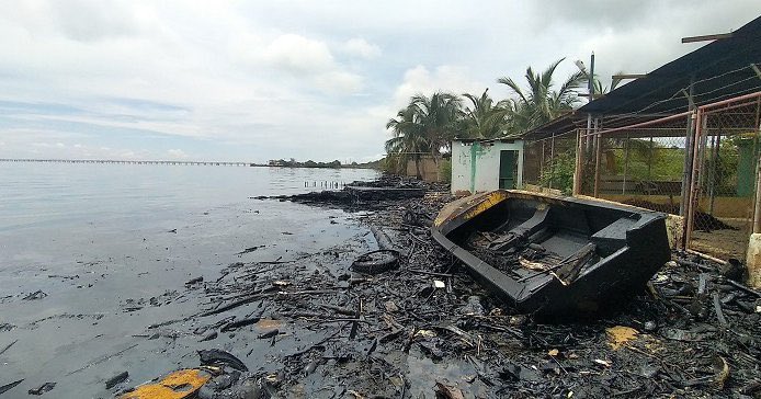 ¡Lamentable! Denuncian que 90 % de las orillas del lago de Maracaibo están cubiertas de basura