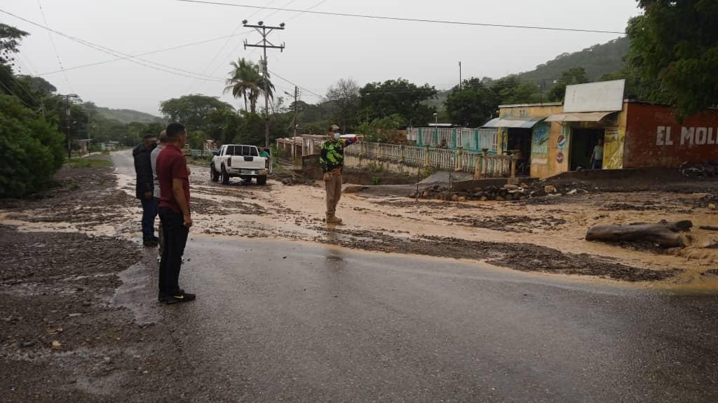 Gobernación atiende zonas afectadas por las lluvias en el Municipio Urdaneta