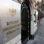 Muere diplomático ruso en Berlín luego de caer al vacío desde la embajada