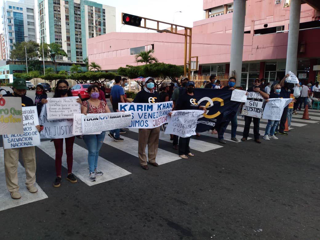 Delsa Solórzano lidera protesta en Caracas ante fiscal del CPI