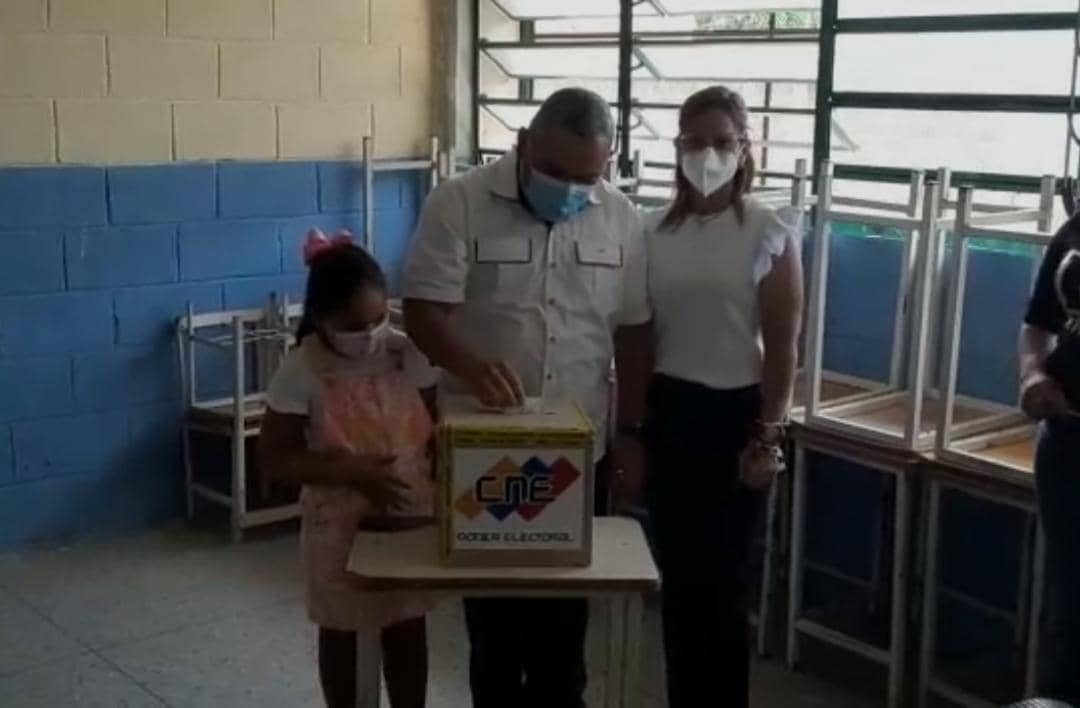 Adolfo Pereira hace el llamado a la ciudadanía a no esperar hasta las cuatro de la tarde para votar