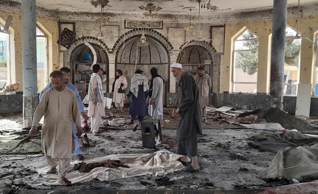 Otra bomba en mezquita deja al menos 15 heridos en Afganistán