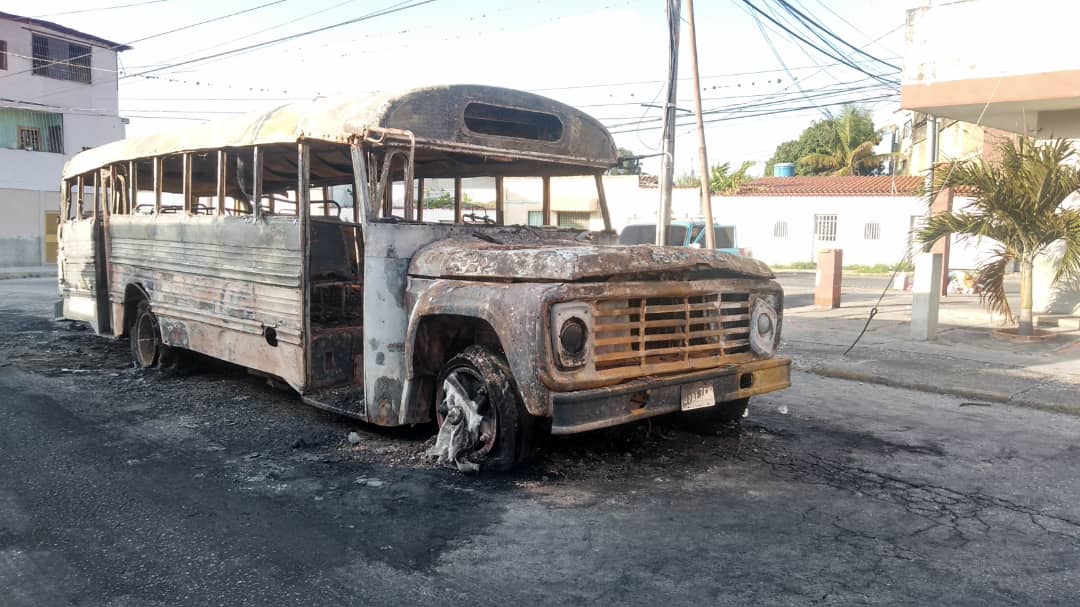 Llamas consumieron autobús familiar al este de Barquisimeto