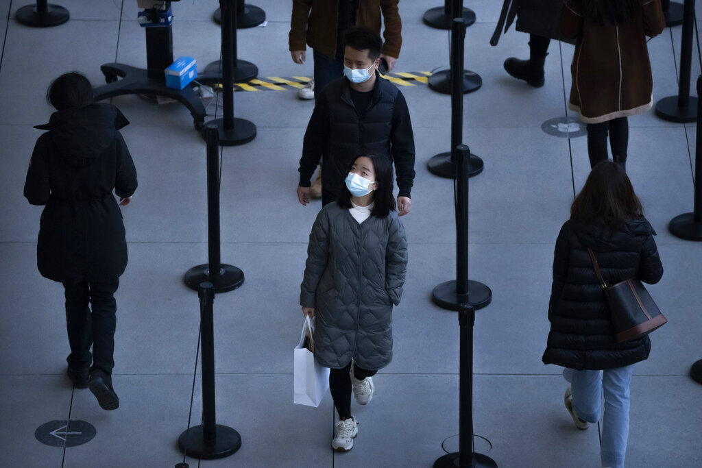 China confina a universitarios por brote de Covid-19