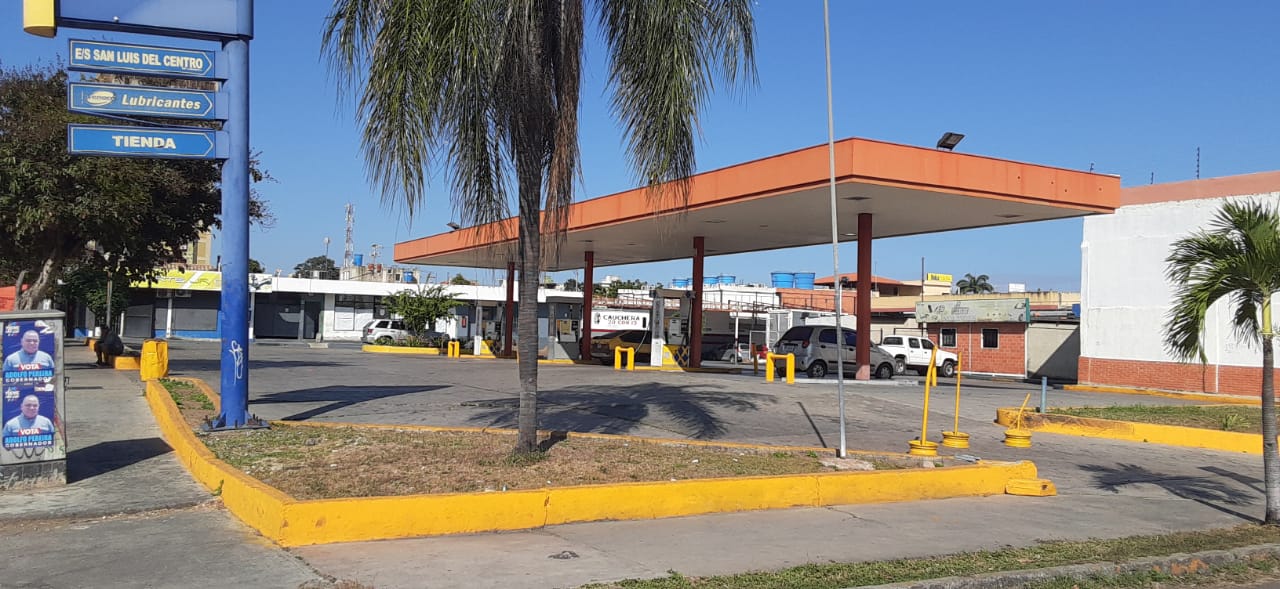 estaciones de servicio gasolina - angel zambrano