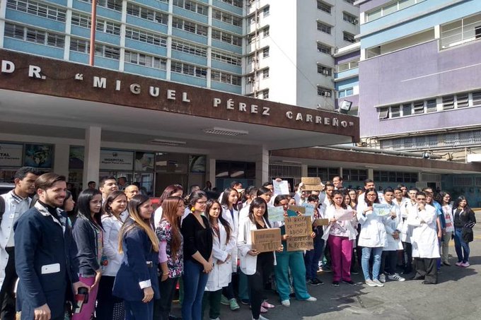 renuncia masiva de los médicos del área de terapia intensiva del Hospital Miguel Pérez Carreño