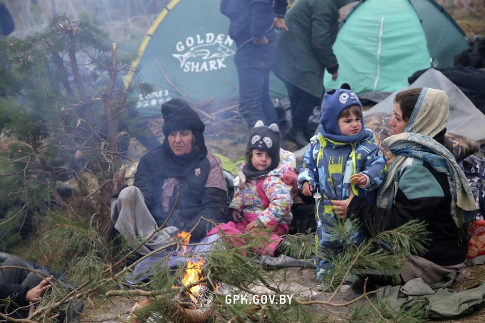 OMS pide garantizar la seguridad, salud, refugio y comida a migrantes en frontera bielorrusa