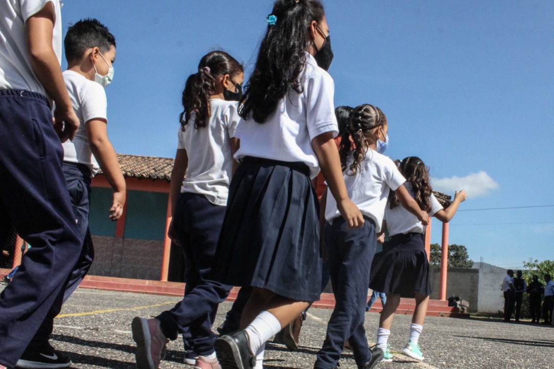 Ministerio de Educación reanuda doble turno en todos los planteles educativos del país