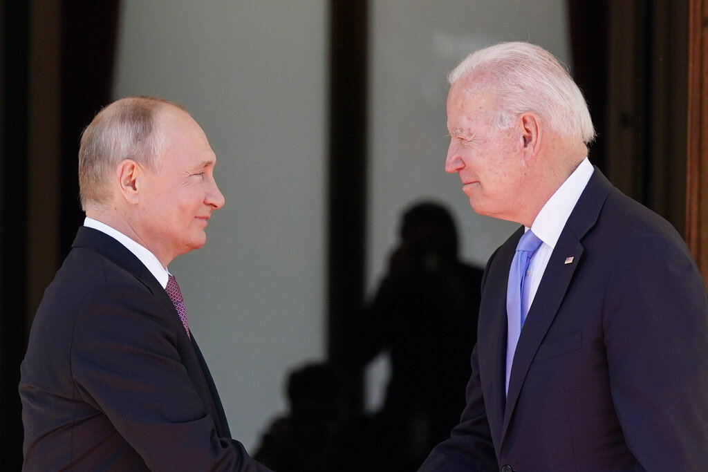 Biden y Putin acuerdan seguir conversaciones EEUU-Rusia