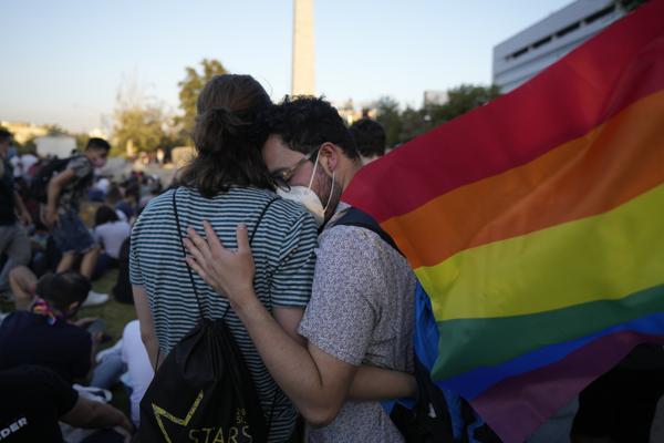 Chile | Sebastián Piñera promulga ley de matrimonio igualitario